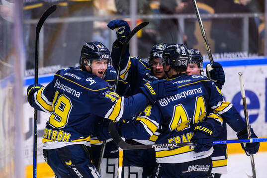 HV71s Henrik Borgström jublar