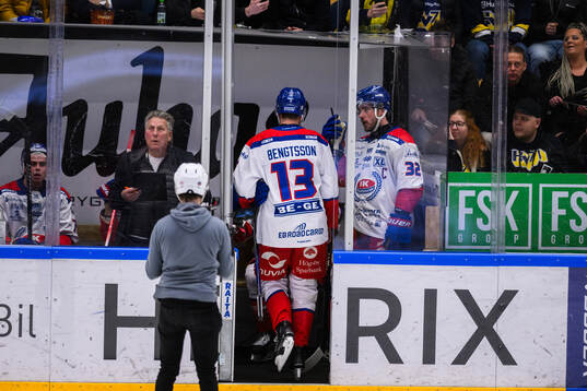 Oskarshamns  spelare i utvisningsbåset