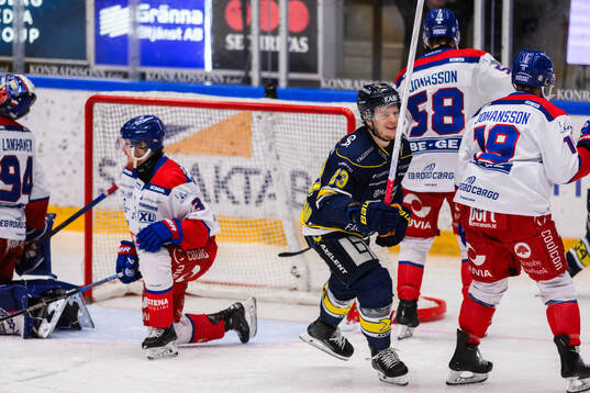 HV71s Åke Stakkestad jublar