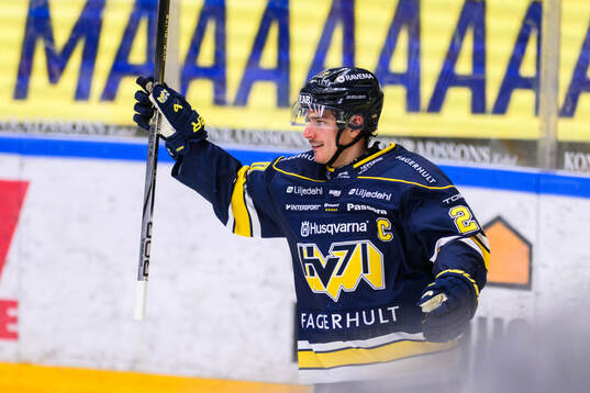HV71s Andre Petersson jublar