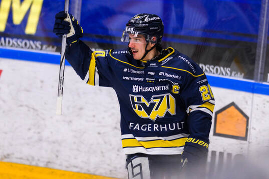 HV71s Andre Petersson jublar