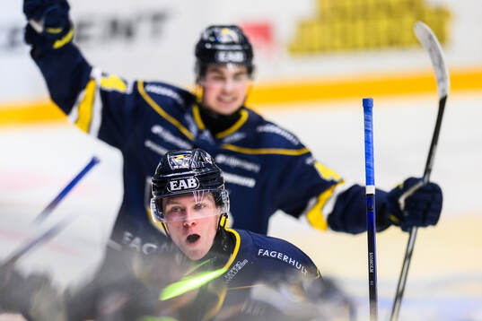HV71s Victor Sjöholm jublar