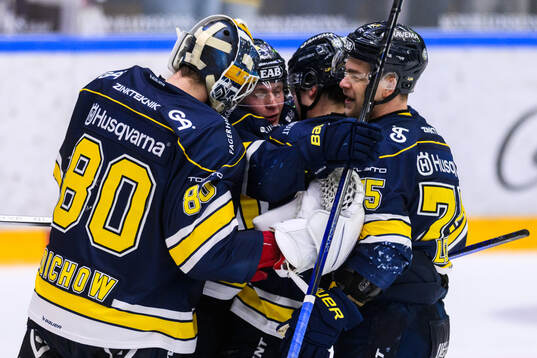 HV71s Victor Sjöholm jublar