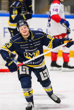 HV71s Åke Stakkestad jublar