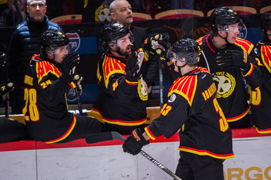 Brynäs Simon Robertsson jublar