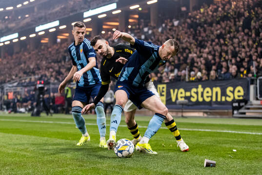 AIKs Ioannis Pittas och Djurgårdens Piotr Johansson