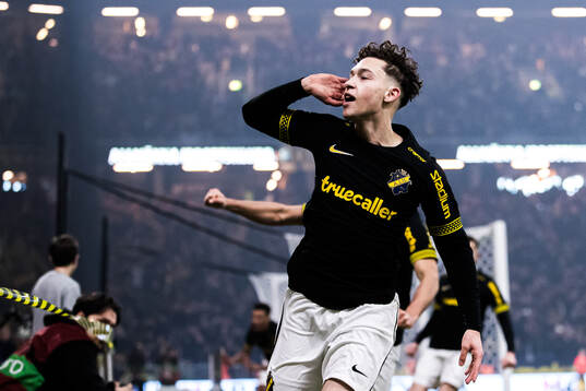 AIKs Victor Andersson jublar