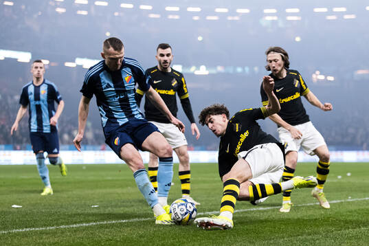 Djurgårdens Piotr Johansson och AIKs Taha Ayari