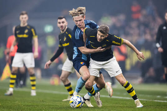 Djurgårdens Tobias Gulliksen och AIKs Anton Salétros