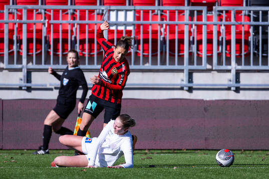 Brommapojkarnas Tuva Ölvestad och IK Uppsalas Ellen
