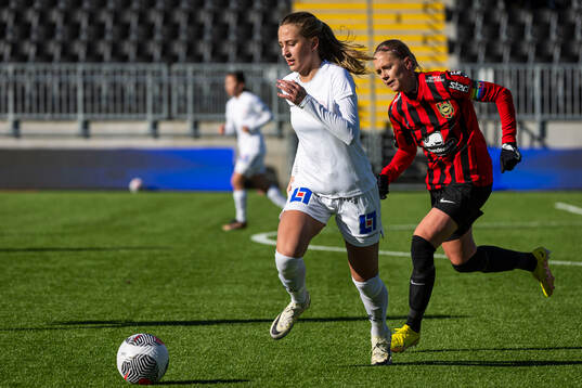 IK Uppsalas Angelina Klingberg och Brommapojkarnas Elsa