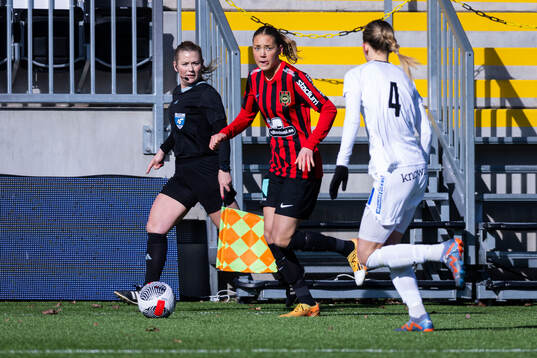 Brommapojkarnas Tuva Ölvestad och IK Uppsalas Clara