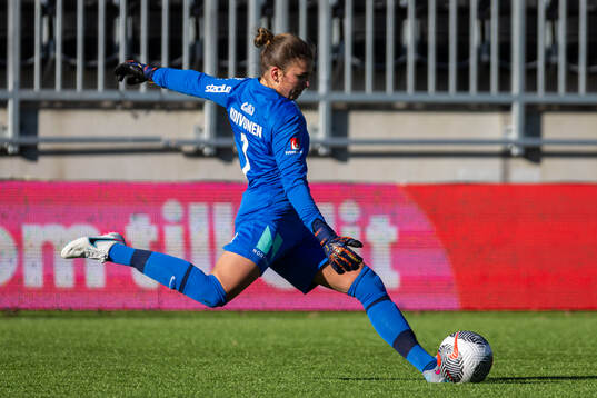 Brommapojkarnas målvakt Anna Aurora Koivunen