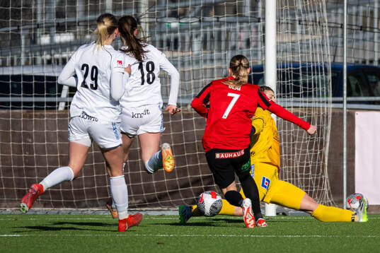 Brommapojkarnas Sara Olai gör 5-1 målet