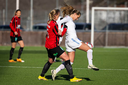 IK Uppsalas Angelina Klingberg och Brommapojkarnas Elsa