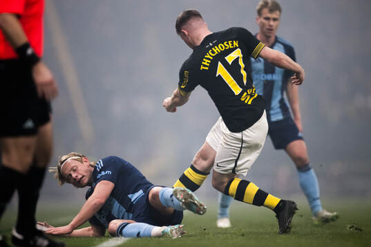 Djurgårdens Tobias Gulliksen och AIKs Mads Døhr Thychosen