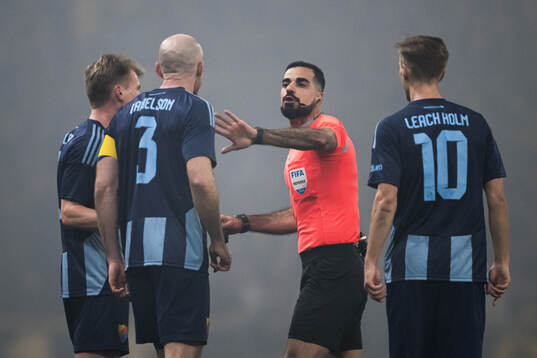 Domare Mohammed Al-Hakim och Djurgårdens Marcus Danielson