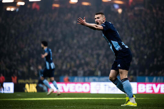 Djurgårdens Piotr Johansson reagerar