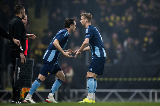 Djurgårdens Albin Ekdal byter med Djurgårdens Samuel