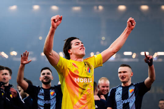 Djurgårdens målvakt Jacob Widell Zetterström jublar