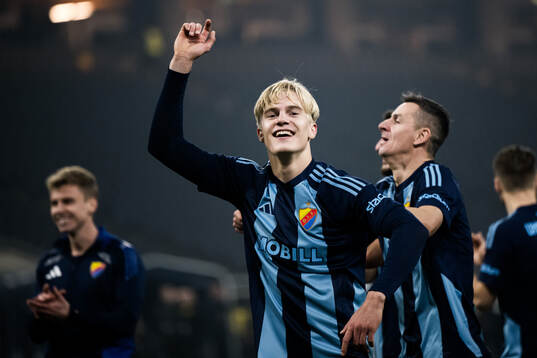 Djurgårdens Lucas Bergvall jublar