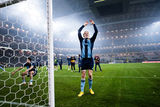 Djurgårdens Lucas Bergvall jublar