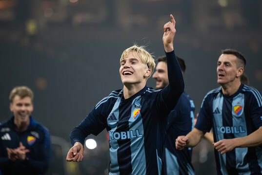 Djurgårdens Lucas Bergvall jublar