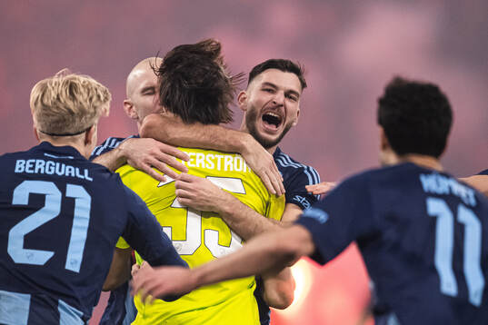 Djurgårdens målvakt Jacob Widell Zetterström jublar med