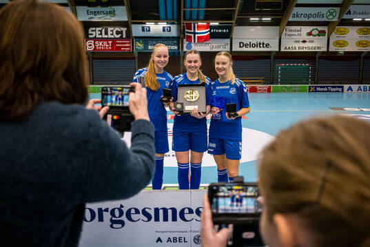 Marie Methi, Vilde Bjørgård Kristiansen and Mari Kristine