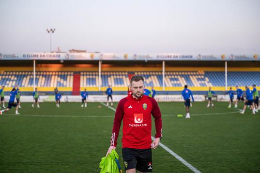 Assistant coach Sebastian Larsson of the Swedish men's