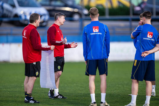 Assistant coach Remy Reijnierse and head coach Jon Dahl