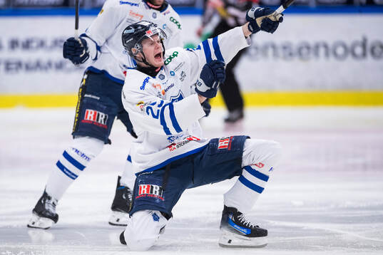 Karlskogas Albin Eriksson jublar