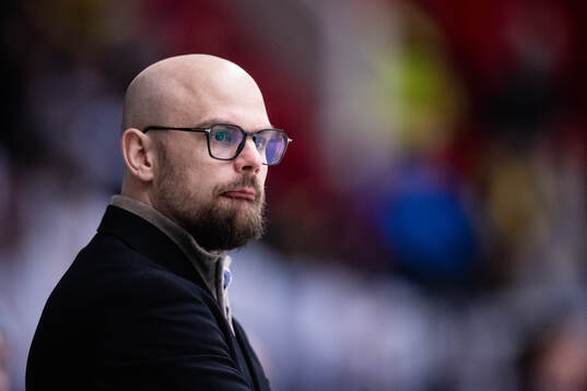 Karlskogas tränare Dennis Hall