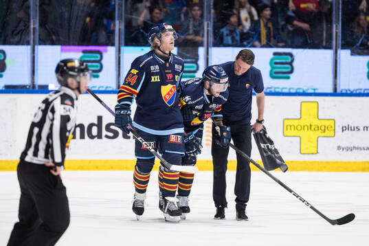 Djurgårdens Alexander Ytterell får hjälp