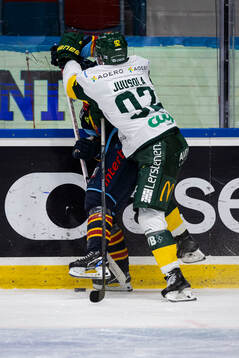 Björklövens Viljami Juusola och Djurgårdens Emil Berglund