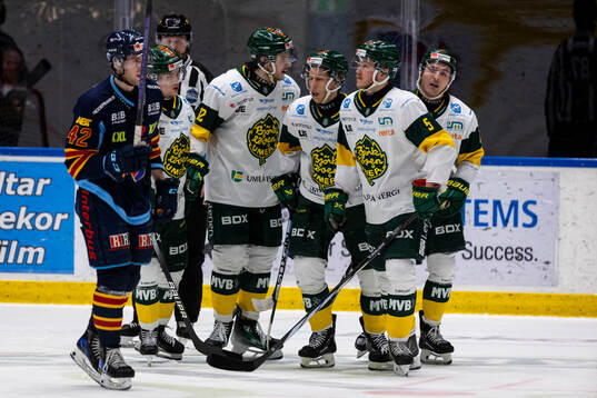 Björklövens Nicholas Schilkey jublar