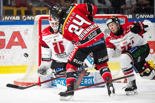 Örebros målvakt Jonas Arntzen och Luleås Brendan