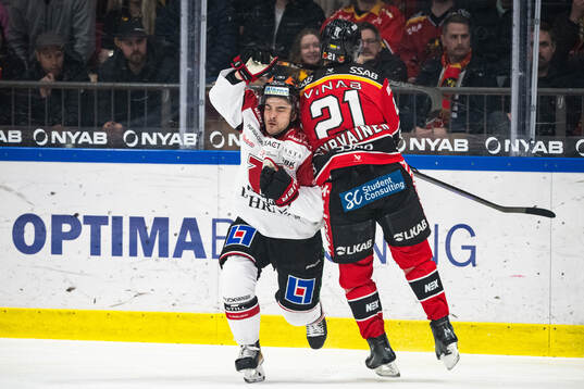 Örebros Danick Martel och Luleås Juhani Tyrväinen