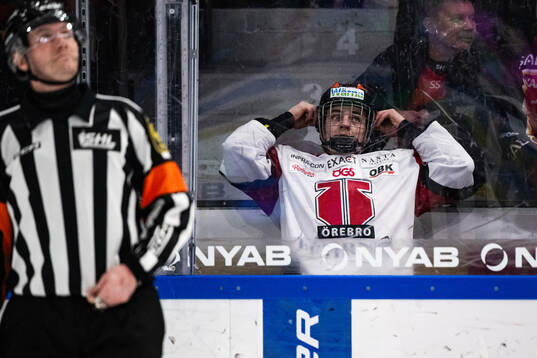 Örebros Melvin Fernström i utvisningsbåset