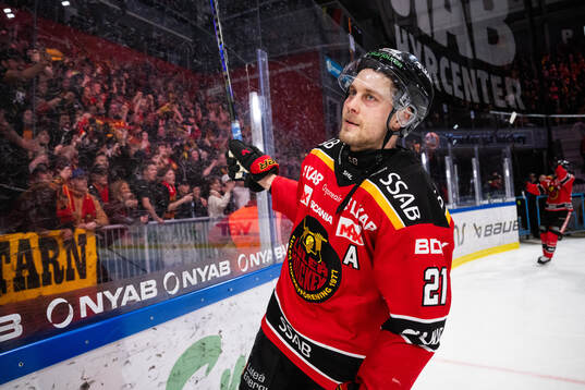 Luleås Juhani Tyrväinen jublar