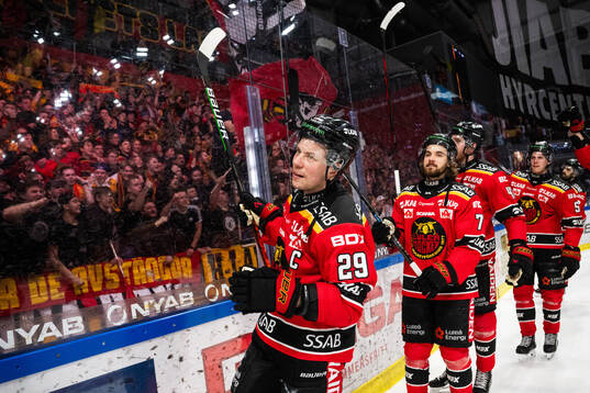 Luleås Erik Gustafsson jublar