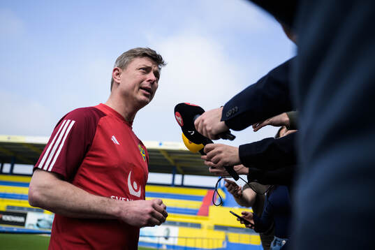 Head coach Jon Dahl Tomasson of the Swedish men's national