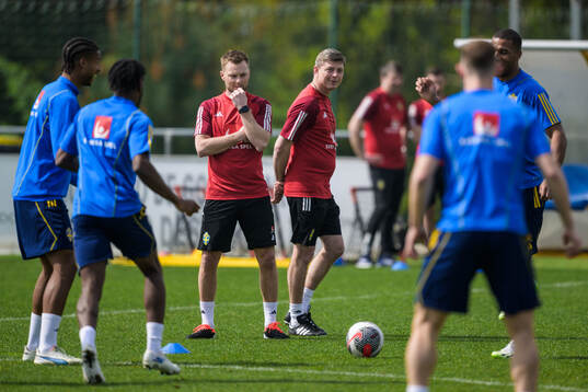 Assistant coach Sebastian Larsson and head coach Jon Dahl