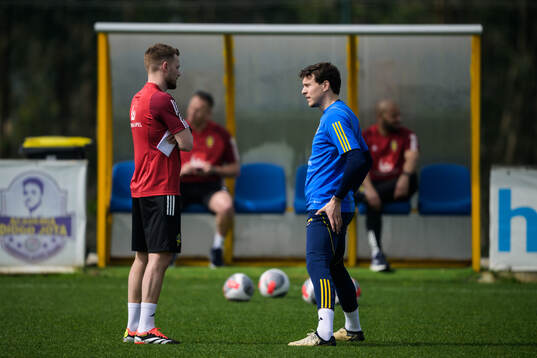Assistant coach Sebastian Larsson and Victor Nilsson