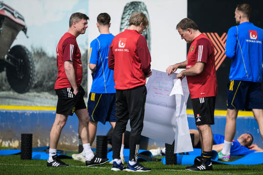 Head coach Jon Dahl Tomasson, team manager Stefan