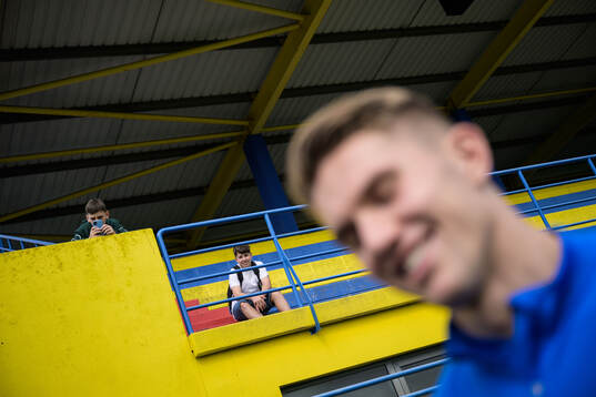 Children watch Viktor Gyökeres of the Swedish men's