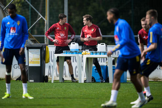 Jonathan Berg and doctor Jonas Werner of the Swedish men's