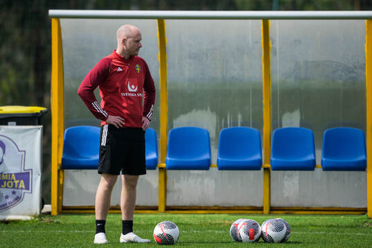 Physio therapist Calle Persson of the Swedish men's