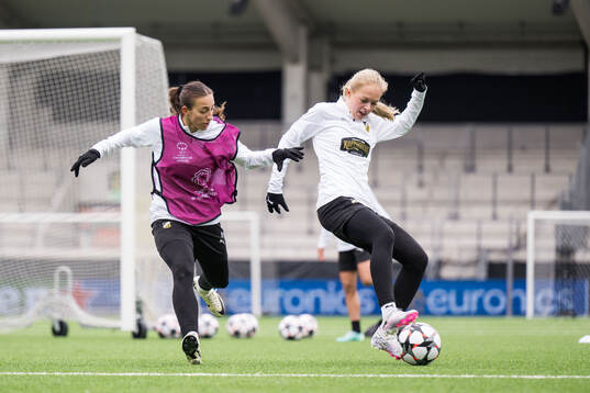 Rusul Rosa Kafaji and Lisa Löwing of Häcken