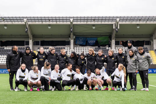 Players and staff pose for a picture